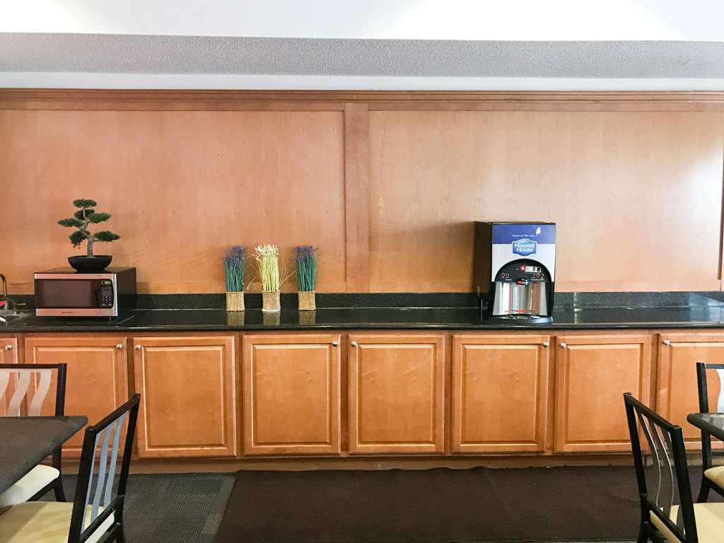 Red Roof Inn Plus+ & Suites Savannah - I-95 Georgetown Restaurace fotografie